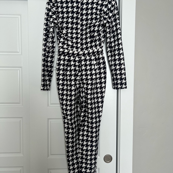 ASOS DESIGN Plunge Tux Jumpsuit in houndstooth - Picture 10 of 11